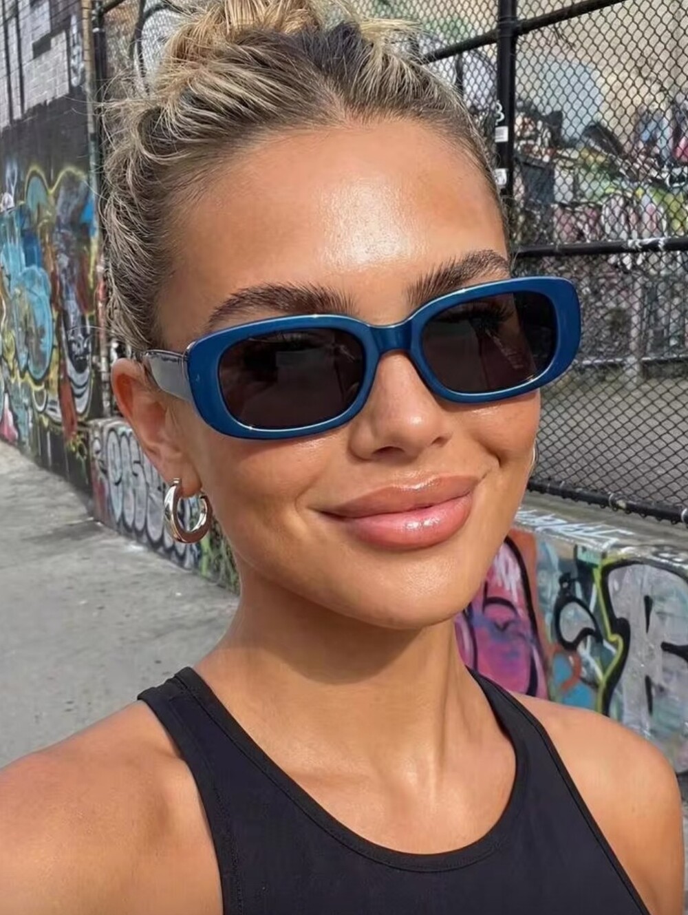 Blue Women's Rectangle Sunglasses - Fashion Accessory